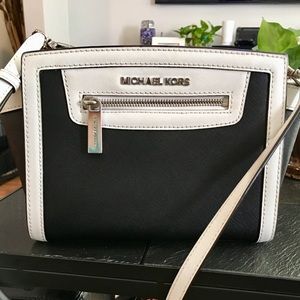 Michael Kors Selma Medium Crossbody Bag